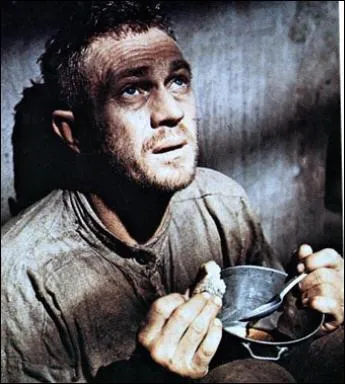Steve McQueen interpr�te ce bagnard dont le surnom �tait du � un tatouage qu'il avait sur la poitrine. C'est :