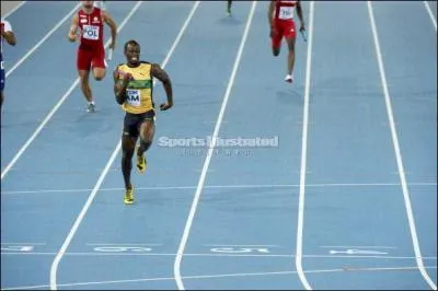 A quelle vitesse court en moyenne et sur 100 m l'homme le plus rapide du monde ?