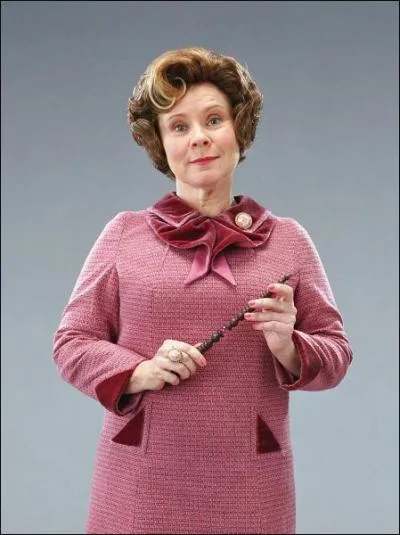 Professeur puis directrice de Poudlard dans Harry Potter et l'Ordre du Phnix. .
