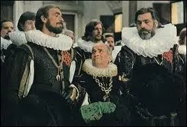 Comment nomme-t-on les nobles qui accompagnent le roi ?