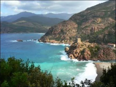 Le golfe de Porto baigne la Corse sur sa faade occidentale. Parmi les affirmations suivantes, laquelle est exacte ?