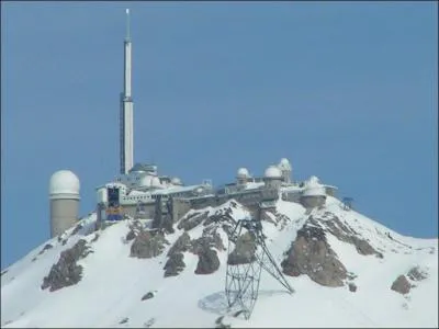 Il culmine  2877 m, dans le dpartement des Hautes-Pyrnes. Un tlphrique permet d'accder  son sommet o est install un observatoire astronomique. C'est le :