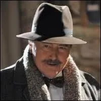 Quel est le nom de ce policier incarn par Victor Lanoux , enqutant en Provence ?