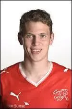 Qui est ce footballeur ?