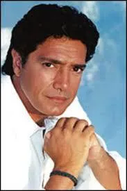 Quel est le vrai nom de Frdric Franois, chanteur de charme d'origine sicilienne arriv  Lige (Tilleur)  l'ge d'un an ?