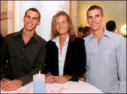 Dans quel sport s'illustre la famille Borle (Olivia, Jonathan et son frre jumeau Kevin, champion d'europe en 2010 et mdaill de bronze aux championnats du monde en 2011) ?