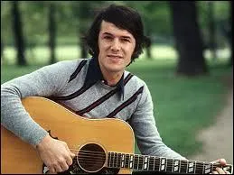 Quel chanteur d'origine sicilienne qui a grandit et qui vit toujours en Belgique a chant 'Tombe la neige' ?