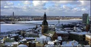 Quel pays fait partie des pays baltes ?