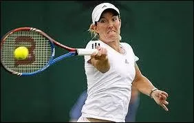 Justine mesure 1m68 pour 57kg et elle est...