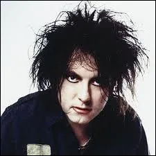 Quel groupe de rock britannique, associ au mouvement New Wave, est emmen par son chanteur charismatique, Robert Smith ?