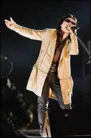 Il s'est coup les cheveux durant les annes 1990. Qui est-ce ?