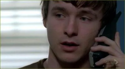 Saison 2 -  qui tlphone L. J. ?