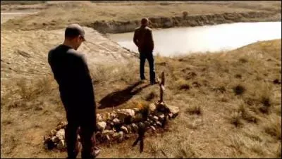 Saison 2 - Qui est enterr sous cette croix ?
