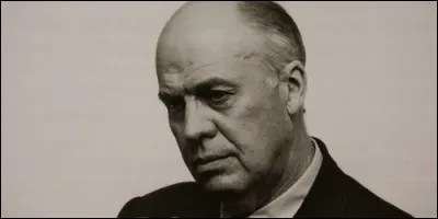 Je suis un peintre graveur américain, né en 1882, influencé par les Hongrois du groupe des Huit. Opposé à l'impressionnisme, je peins des rues vides aux personnages figés et solitaires. Qui suis-je ?