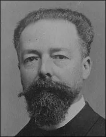 Qui a assassin le prsident Paul Doumer le 6 mai 1932  Paris ?