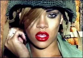 Pour quel clip Rihanna dcide-t-elle d'arborer un uniforme militaire ?