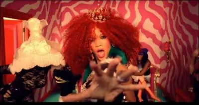 Nouveau numro 1 du Billboard amricain pour Rihanna avec le tube 'S&M' dont le clip a pour particularit ...