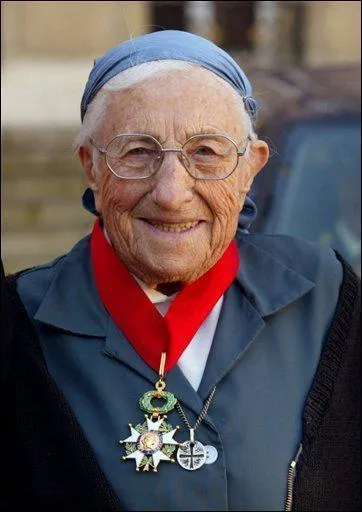 Connue pour ses actions en faveur des enfants chiffonniers du Caire, elle tait surnomme 'la Petite soeur des pauvres'. Elle nous a quitts le 20 octobre 2008,  prs de 100 ans.