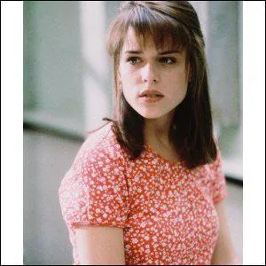 Dans Scream 1, Sidney est en couple avec :