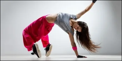 Quelle danse syncopée, née dans les années 1970 dans les ghettos des Etats-Unis, est liée au Hip-Hop ?