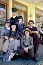Quelle famille succde aux Ingalls dans leur petite maison ?