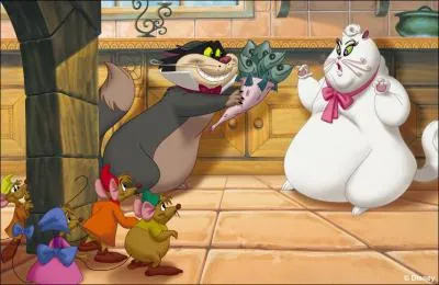 Dans 'Cendrillon 2', le chat de Mme de Trmaine tombe sous mon charme (si on peut le dire ainsi).