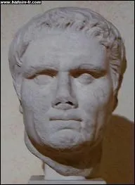 Dans quelle circonstance Cloptre rencontre-t-elle Marc Antoine ?