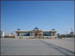 Situ  Oulan-Bator, je suis un mausole ddi  un hros national, mort en 1923, appel :