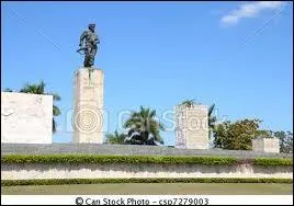 J'abrite la dpouille de Che Guevara et seize de ses compagnons depuis 1997. Je me trouve  :