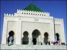 Mausole royal Mohamed V,  Rabat, je fais face  la Tour Hassan. J'ai t construit :