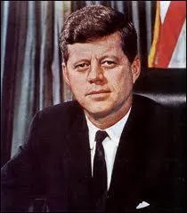 Prsident de 1961  1963, son mandat est marqu par la crise des missiles de Cuba :