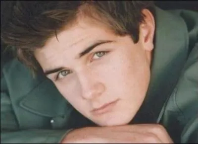 Qui est l pour entraner Red (saison 1) ?