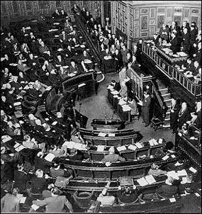 Actuellement, sur 343 snateurs, combien sont des femmes ?