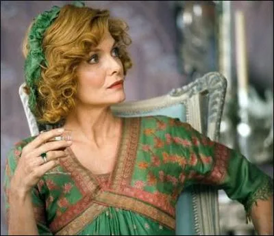 Dans quel film, dont le titre dsigne le surnom port par le jeune homme qu'elle sduit, Michelle Pfeiffer porte-t-elle cette jolie robe verte ?