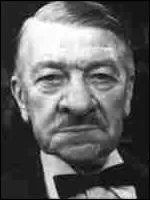 Quel est le nom de cet acteur qui rpond 'Yes Sir ! '  Lino Ventura dans Les tontons flingueurs ?