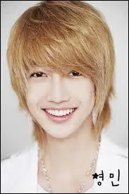 Qui est le chanteur de soutien ?