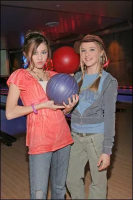 Miley a dclar  Popstar que le mot 'Arkansas' est un code qu'elle utilise avec Emily Osment lorsqu'elles sont avec Mitchel Musso. Pourquoi utilisent-elles ce code ?