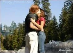 Dans quel film, Hermione embrasse-t-elle Ron ?