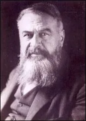 Ecrivain et humoriste n le 7 septembre 1866, clbre pour ses mots d'esprit : 'Qui donne aux pauvres prte  Dieu. Qui donne  l'Etat prte  rire' Romans : 'Aux abois', 'Le Voyage imprvu'