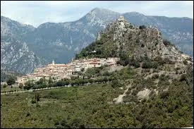 Ce village  flanc de montagne au nord de Menton domine la Mditerrane ... .