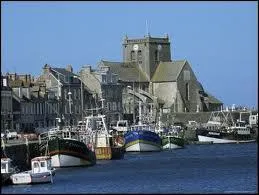 Petit port sur la Manche, ancr sur le flan oriental du Cotentin ... .