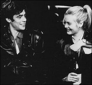 Dans quel film Benicio Del Toro tombe-t-il sous le charme d'Alicia Silverstone, une riche hritire qui a organis son propre enlvement ?