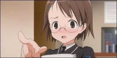 Dans "Sky Girls", c'est la secrétaire de l'Armée travaillant pour Rei Hizuki. De quel personnage s'agit-il ?