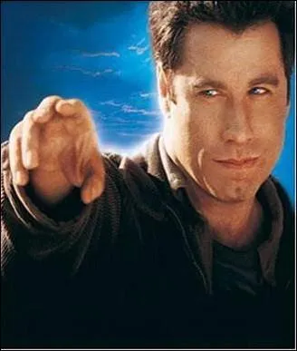 Dans quel film devient-il lui-mme tlkyntique (capable de faire bouger les objets  distance) ?