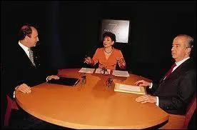 Emission politique diffuse le dimanche et prsente par Anne Sinclair :