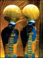 Ce petit symbole plac sur les couronnes des dieux reprsente leur royaut. Mais quel est son nom ?