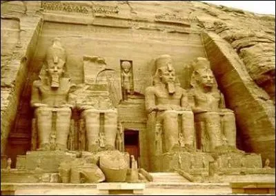 Voici le temple d'Abu Simbel. A qui a-t-il t ddi ?