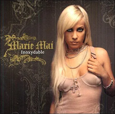 En quelle anne a-t-elle lanc son premier disque ?