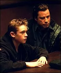 Dans quel film joue-t-il un pre divorc qui se rend compte que le beau-pre de son fils, incarn par Vince Vaughn, est extrmement louche ?