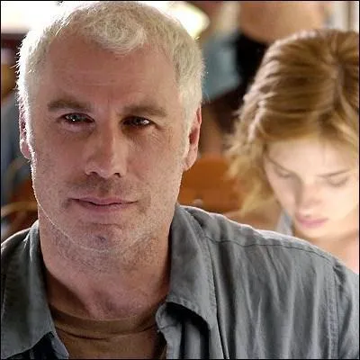 Dans quel film joue-t-il Bobby Long, le meilleur ami de la mre dcde de l'hrone, incarne par Scarlett Johansson ?